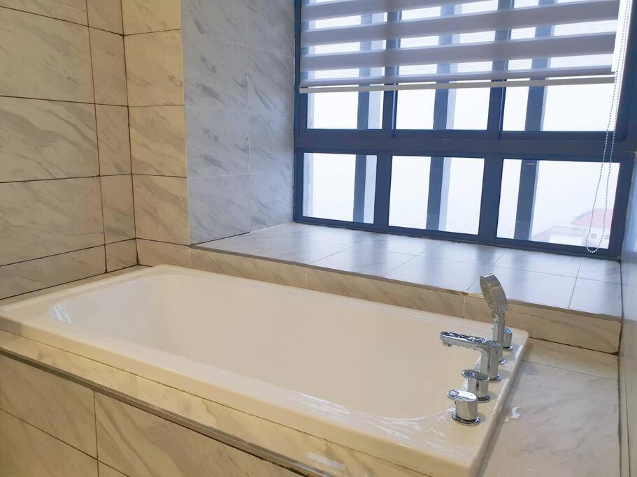 Seaview#Warmth#Netflix#Privatebathtub#Seasideluxurycondo#Imperioresidence Malakka Dış mekan fotoğraf
